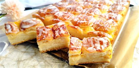 Gittermuster und Zitronenglasur auf Mailänder Kuchen