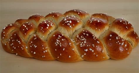 Glänzender Hefezopf nach Dampfbehandlung