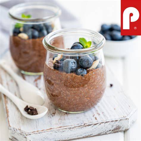 Gläser mit Hüttenkäse Schoko Protein Pudding
