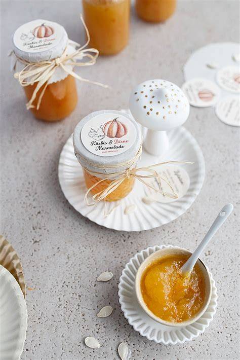 Gläser mit Kürbis-Marzipan-Marmelade