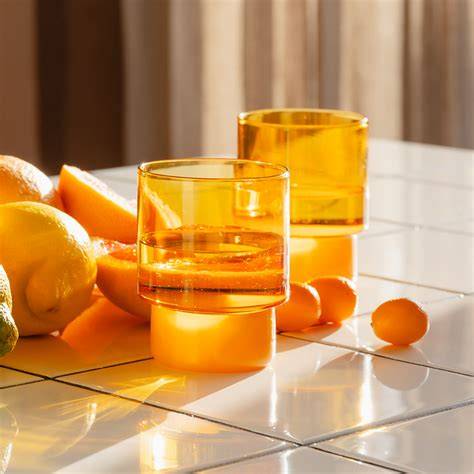 Gläser mit Orangen-Whiskey-Marmelade