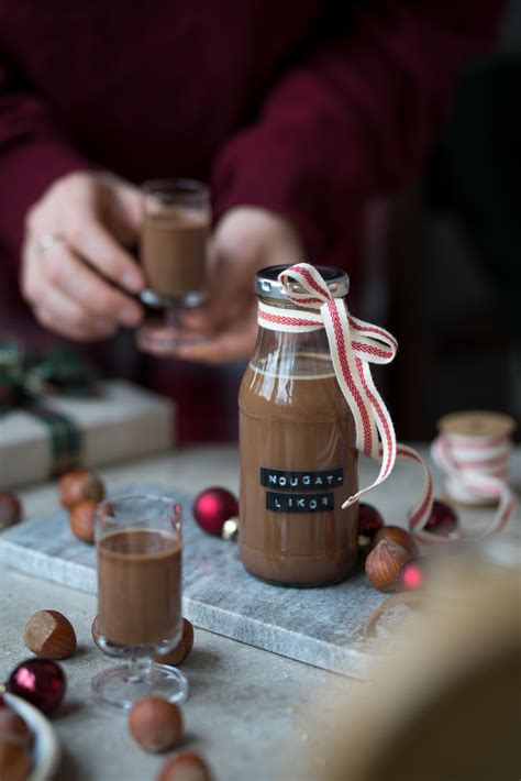 Gläser mit Pâte de nougat, dekoriert