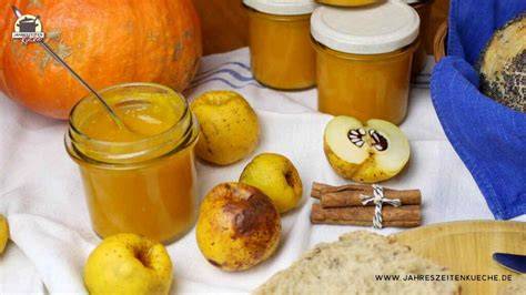 Gläser mit Quitten-Kürbis-Marmelade