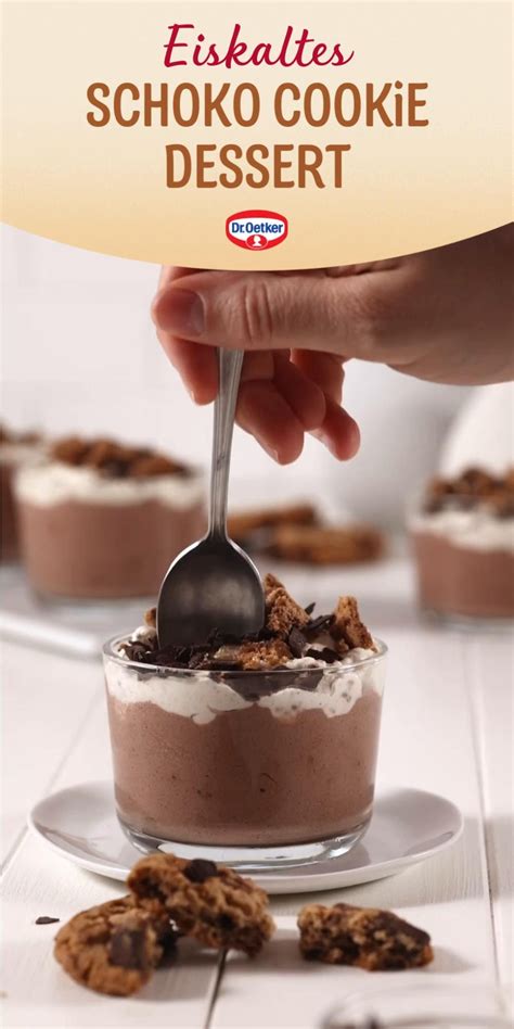 Gläser mit Schoko-Cookies-Dessert
