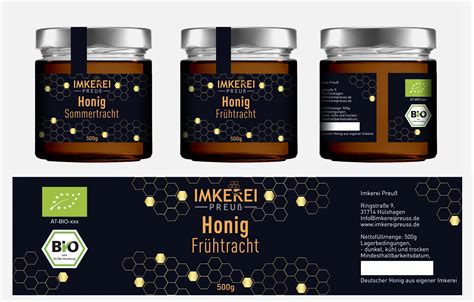 Gläser mit Whisky-Honig-Senf, Beschriftung und Etiketten