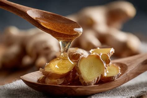 Gläser mit aromatisiertem Honig (Vanille, Ingwer, Nuss)