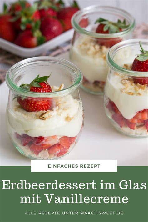 Gläser mit geschichtetem Erdbeerdessert