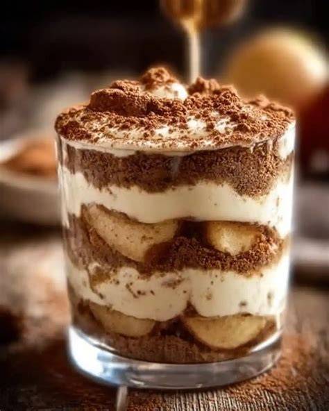 Gläser mit geschichtetem Mascarpone-Mandarinen-Dessert