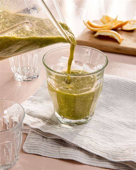 Gläser mit grüner Tomaten-Orangen-Marmelade