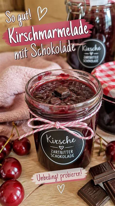 Gläser mit selbstgemachter Kirschmarmelade mit Schokolade
