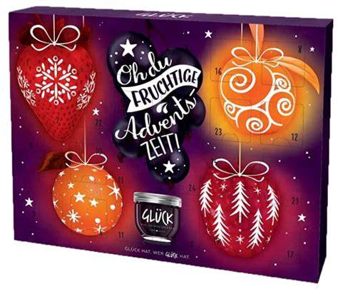 Glücks Marmelade Adventskalender, festlich gestaltet auf einem Frühstückstisch