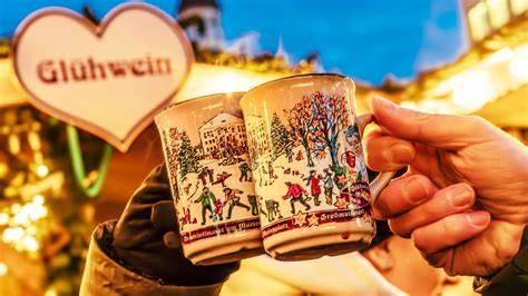 Glühwein auf dem Weihnachtsmarkt