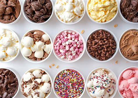 Glace Vanille und verschiedene Toppings