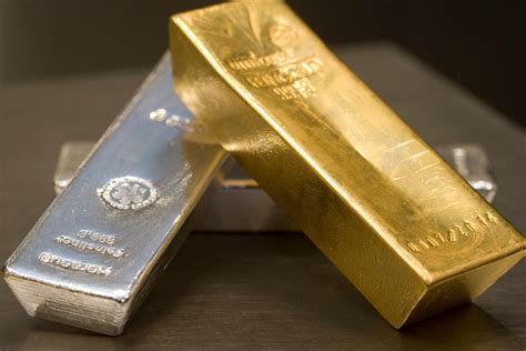 Glamour Edition in Gold, Silber und Roségold auf dekoriertem Tisch