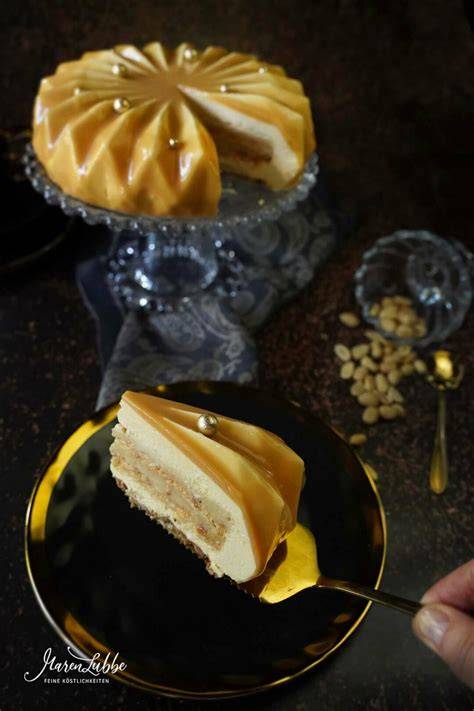 Glanzvolle Karamellglasur auf einer klassischen Torte