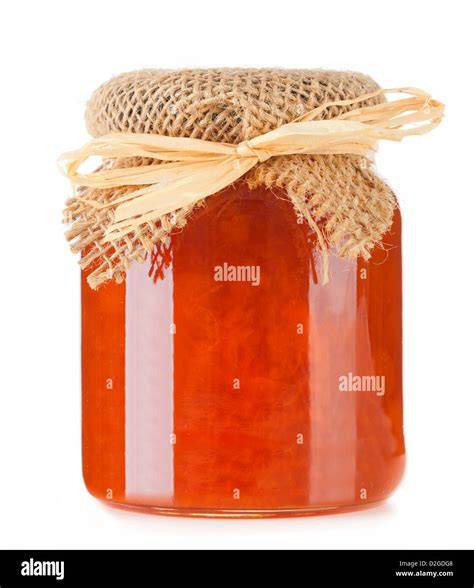 Glas Orangen-Vanille Marmelade auf Frühstückstisch