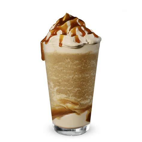 Glas mit Caramel Frappuccino, Schlagsahne und Karamellsauce