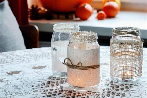 Glas mit Geschenkband und Etikett - dekorativ und informativ