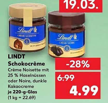 Glas mit Lindt Crème Noire auf Brot