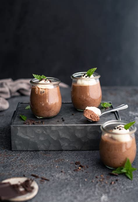 Glas mit Mousse au Chocolat-Optik