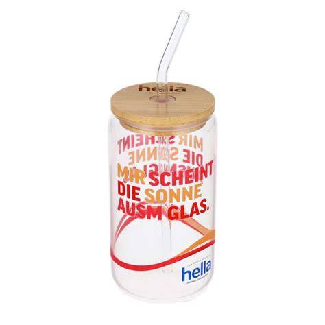 Glas mit Nussansatz in der Sonne