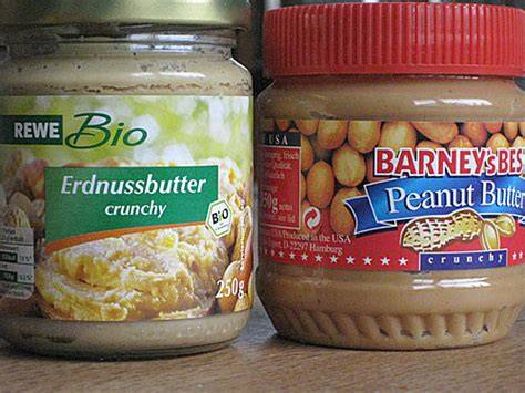 Glas mit dm Bio Erdnussbutter crunchy und Erdnusskernen (Produktfoto)