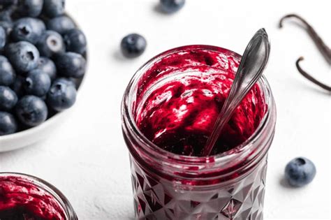Glas mit frischer Blaubeermarmelade, Alternative zur Preiselbeere