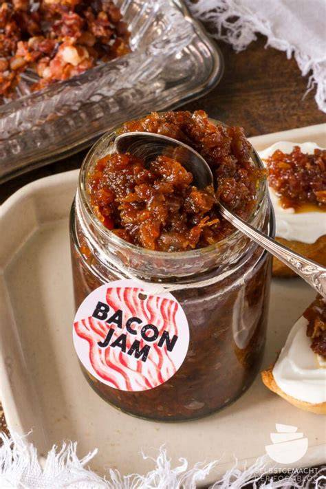 Glas mit herzhafter Speckmarmelade Bacon Jam