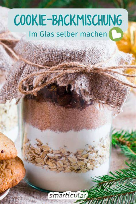 Glas mit mehrfarbigen Schichten einer Backmischung für Cookies