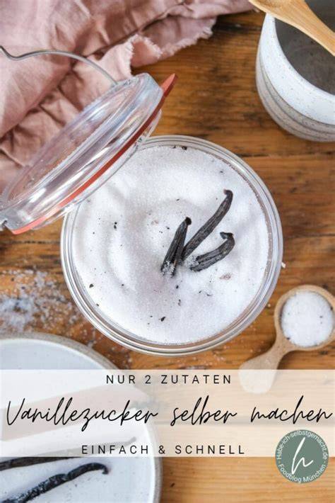 Glas mit selbstgemachtem Vanillezucker, ganze und ausgekratzte Vanilleschoten