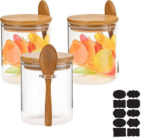 Glasbehälter mit Kakaobutter und Naturölen