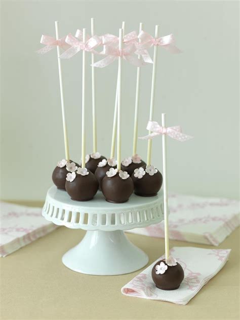 Glasieren und Dekorieren der Cake Pops