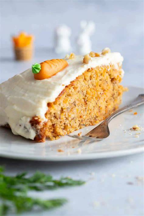 Glasierter Karottenkuchen mit Cashew-Frosting