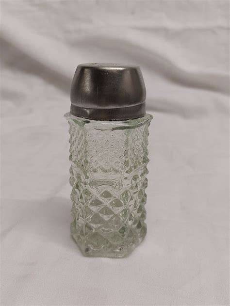 Glasstreuer mit Zimtstange