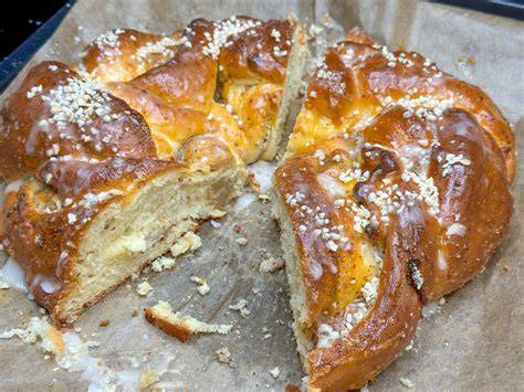 Glasur und Dekoration für Marzipan Kranz
