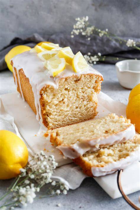 Glasur und Dekoration veganer Zitronenkuchen
