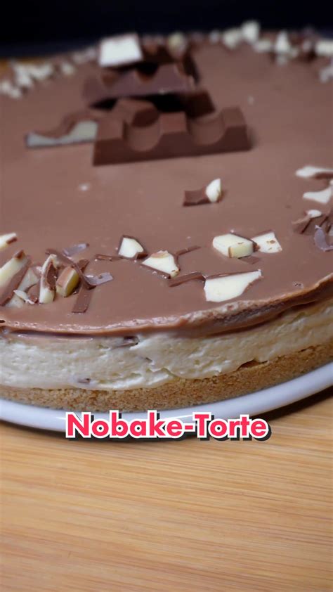 Glatt verstrichene Nutella-Mascarpone-Creme auf Keksboden