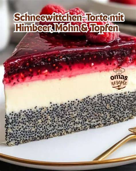 Glatt verteilte Topfencreme auf dem Mohnboden