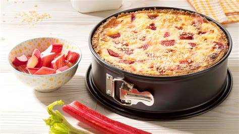 Globus Kuchen in Springform mit Backzutaten