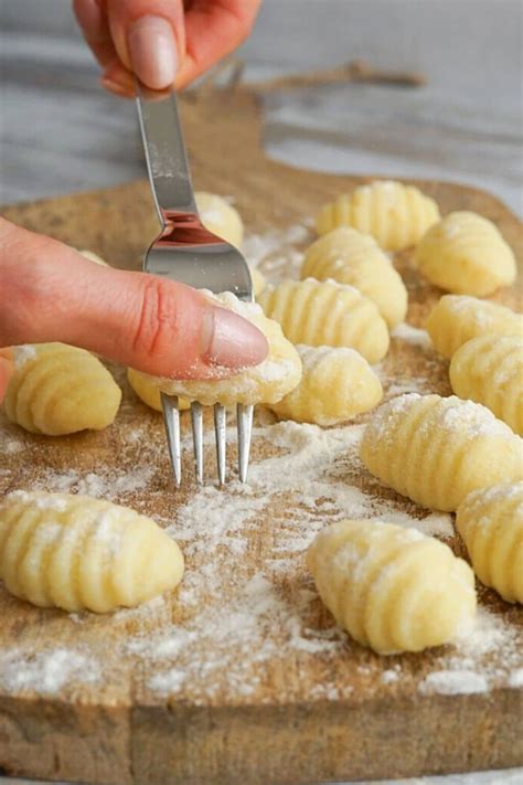 Gnocchi auf Gabelrücken gerollt