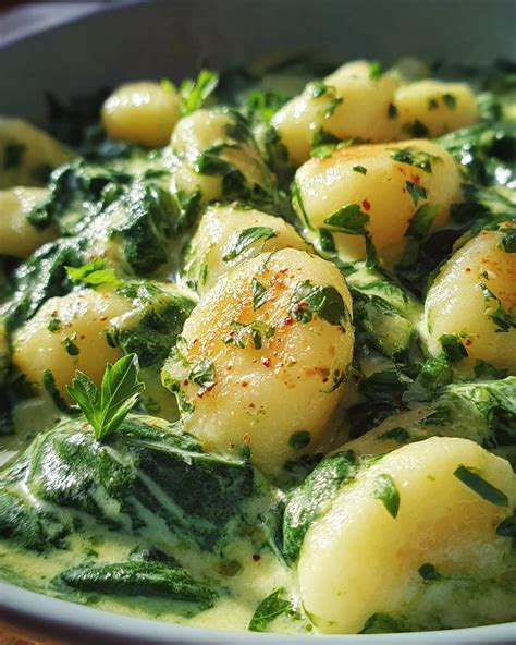 Gnocchi in cremiger Kräuter-Trüffelsauce