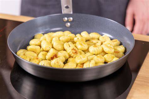 Gnocchi in der Pfanne goldbraun anbraten