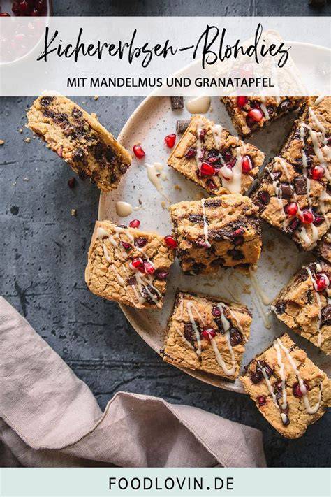 Goldbraune Blondies mit Granatapfel