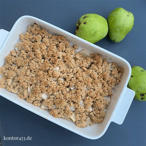 Goldbraune Streusel mit Haferflocken und Walnüssen