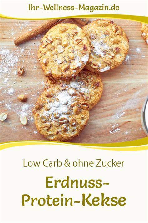 Goldbraune low carb Kekse auf Kuchengitter