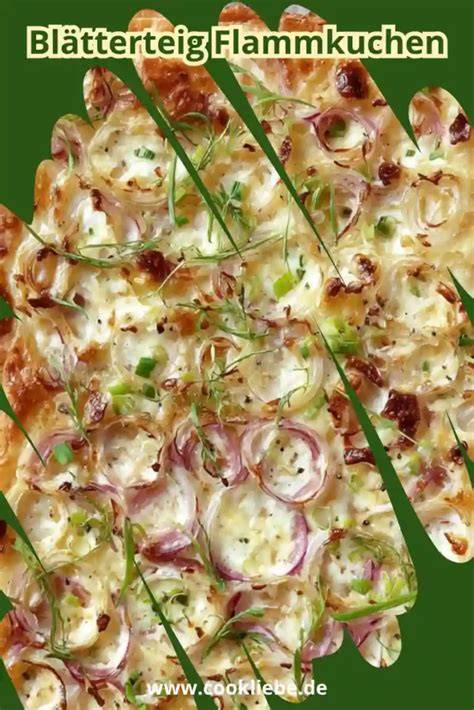 Goldbrauner Flammkuchen frisch aus dem Ofen