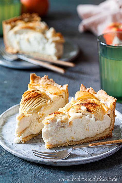 Goldbrauner Joghurt-Apfelkuchen frisch aus dem Ofen