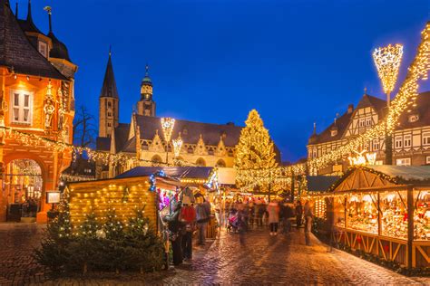 Goslar Weihnachtsmarkt Fachwerkhäuser bei Schnee