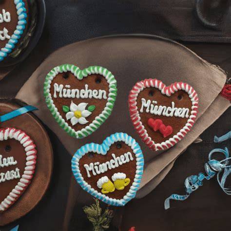 Größen- und Farbvariationen von Lebkuchenherzen