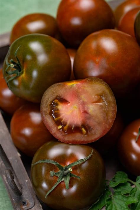 Grüne Tomaten im Korb, Nahaufnahme